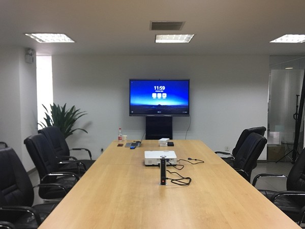 欧亚集团使用MAXHUB午夜视频APP污下载进行日常销售例会