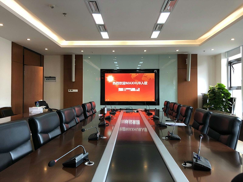 升级后的会议室：MAXHUB