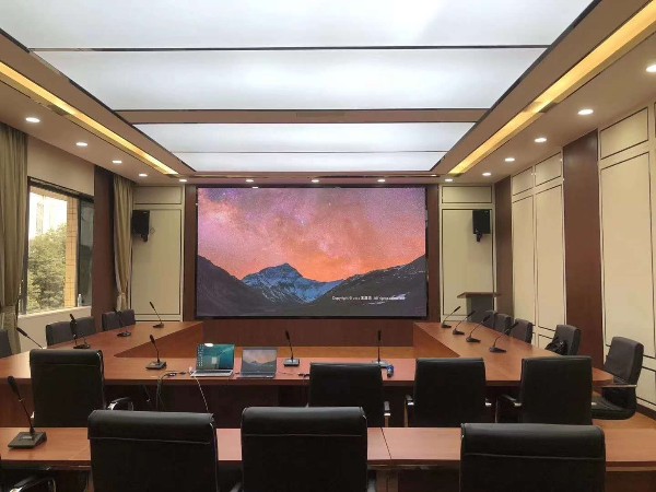 购买小间距LED显示屏时要注意什么？