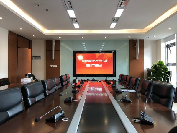 为什么MAXHUB午夜视频APP污下载比投影仪贵，用过以后会议效率明显提高！